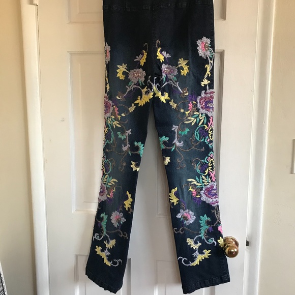 Embroidered Jeans - Picture 2 of 6